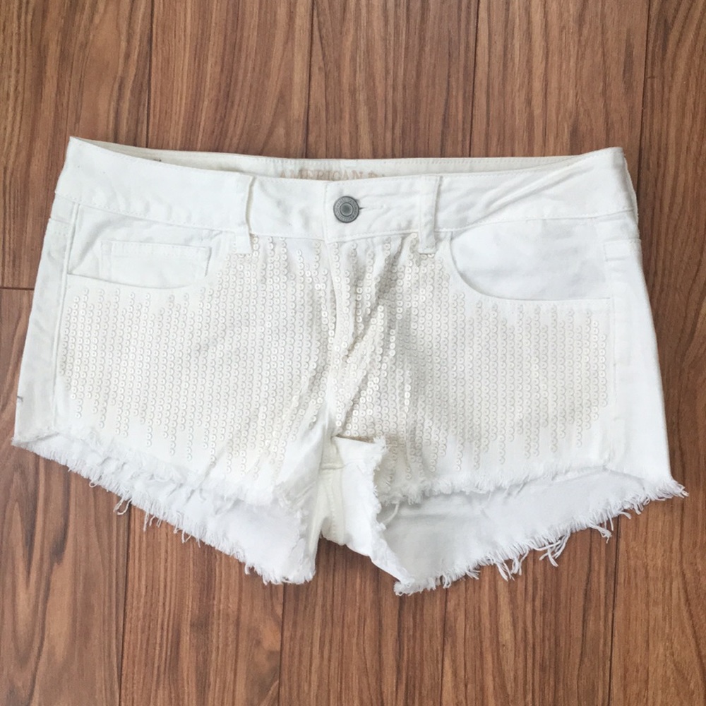 🦅American Eagle white shorts